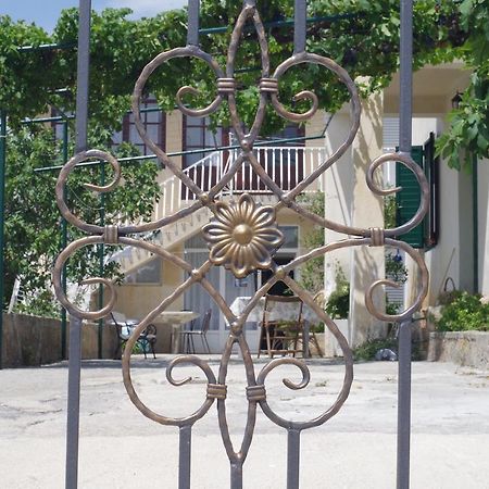 מאקרסקה Bougainvillea Apartments מראה חיצוני תמונה