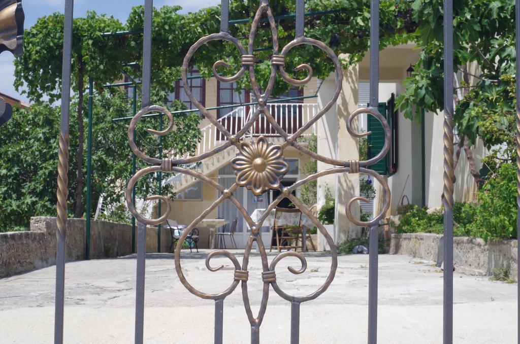 מאקרסקה Bougainvillea Apartments מראה חיצוני תמונה